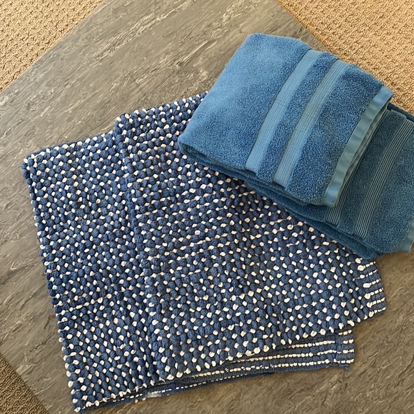 Land Of Nod Bath Land Of Nod Blue And White Bath Mats Towels Poshmark